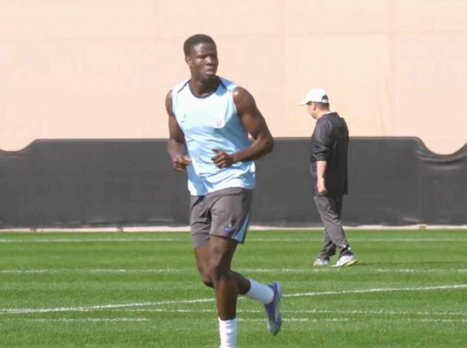 世界杯官方直播软件下载-记者：申花队员对盖伊的印象就是“壮”，在身前就是一堵墙