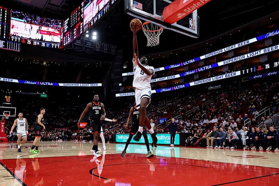 世界杯手机高清观看入口-面对火箭不断打铁，灰熊替补后场这样的状态还能留在轮换阵容中？