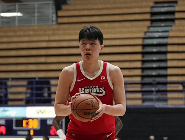 杨瀚森G联赛轰31分!奈何队友太独关键球无球权,防守被点需总结