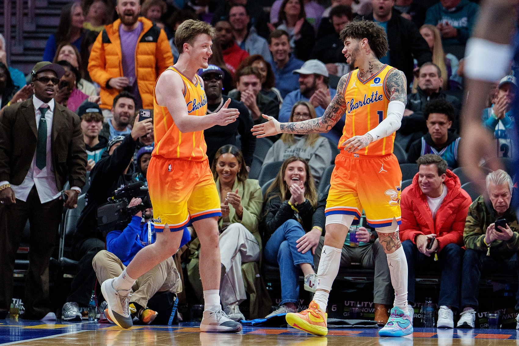 NBA彩经：快船大胜雄鹿 绿军败走夏洛特 鹈鹕阻击火箭 掘金胜勇士