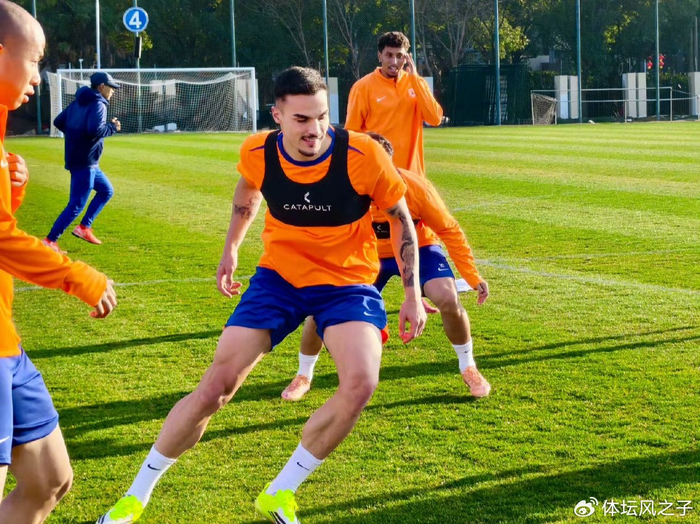 世界杯赛事直播官网app下载-泰山队捡到宝,阿尔瓦罗连场惊艳发挥,成后防定海神针,堪称中超顶级|新赛季|京鲁大战|佩德罗-阿尔瓦罗|山东泰山|中超联赛_新浪体育_新浪新闻