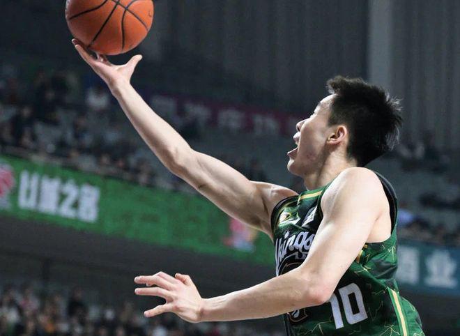 世界杯官方直播软件下载-CBA25-26赛季合同到期的四条“大鱼”，谁被挖走拭目以待