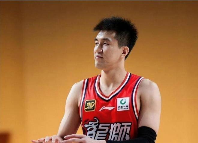 世界杯官方直播软件下载-CBA25-26赛季合同到期的四条“大鱼”，谁被挖走拭目以待